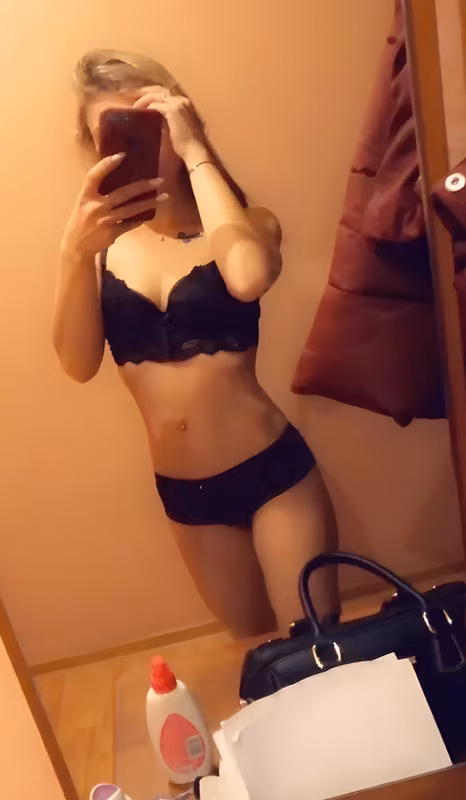 Roxy Hot